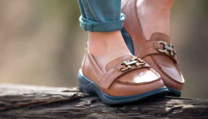 Comfortable shoes for seniors in summer