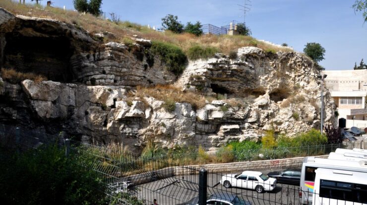 Moriah mount jerusalem skull golgotha jesus google israel place ca